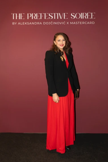 Zavirite s nama na inspirativno, predblagdansko, žensko druženje u režiji dizajnerice Aleksandre Dojčinović