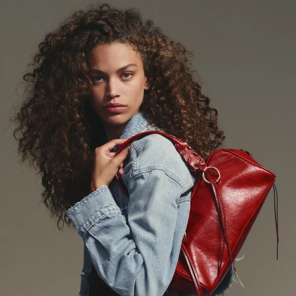 Izdvajamo najpoželjnije torbe sezone - od brušenih do bowling modela