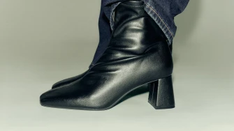 Elegantne i praktične: Crne čizmice s udobnim potpeticama za dnevne kombinacije