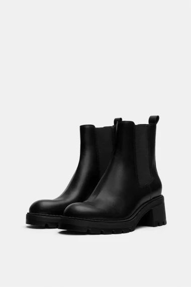 Elegantne i praktične: Crne čizmice s udobnim potpeticama za dnevne kombinacije