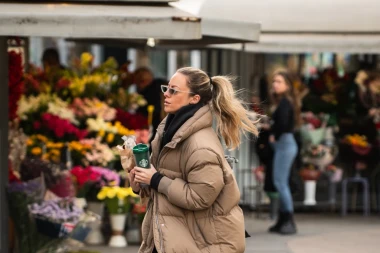 Kombinacija puffer jakne i tajica privukla poglede na zagrebačkoj špici