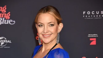 Zavjesa ili elegantna haljina? Kate Hudson iznenadila u prozirnoj kraljevsko plavoj kombinaciji