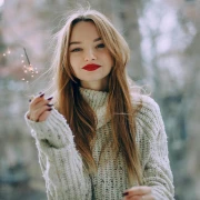 Blagdanski glam nadohvat ruke: Top crveni ruževi iz drogerija