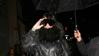 Kuhinjska pregača i maska za spavanje: Rihanna u 'futurističkoj' kombinaciji