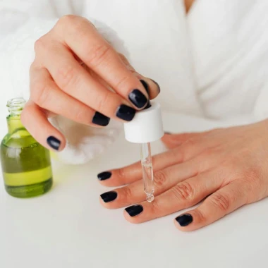 Kako ojačati slabe i lomljive nokte? Stručnjaci otkrivaju ključne korake