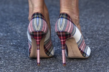 Božić može početi: Melania Trump dočekala božićno drvce, svi čekaju božićno izdanje Bijele kuće