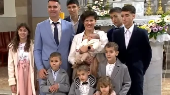 Velika radost u Opuzenu: Obitelj Ajduk proslavila krštenje devetog djeteta
