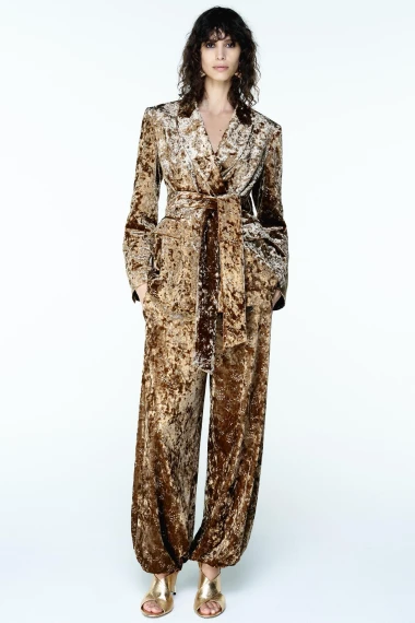 Baršun se vraća u velikom stilu: Najljepši Zara komadi za prosinac