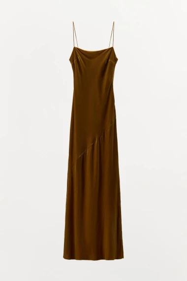 Baršun se vraća u velikom stilu: Najljepši Zara komadi za prosinac