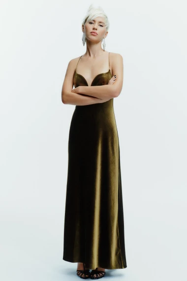 Baršun se vraća u velikom stilu: Najljepši Zara komadi za prosinac