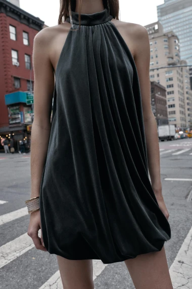 Baršun se vraća u velikom stilu: Najljepši Zara komadi za prosinac