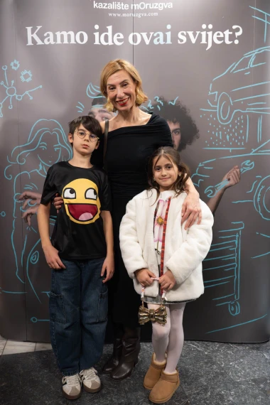 Kazalište Moruzgva ponovno puni dvorane: Premijera komedije „Kamo ide ovai svijet?“ rasplamsala publiku