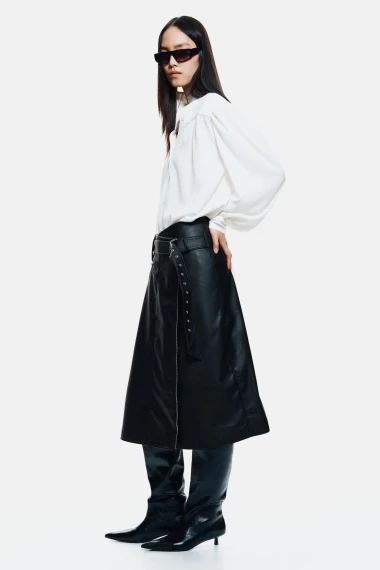 Kožna suknja – stylish klasik koji obožavamo nositi i ove zime