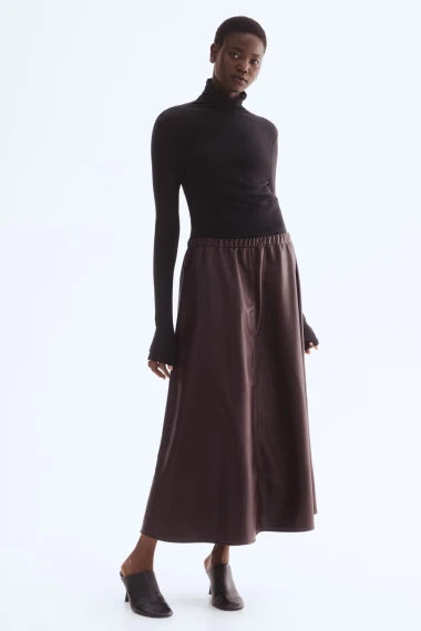 Kožna suknja – stylish klasik koji obožavamo nositi i ove zime