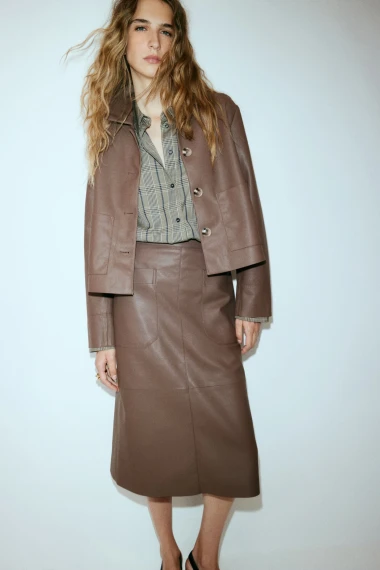 Kožna suknja – stylish klasik koji obožavamo nositi i ove zime