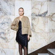 Svečane haljine za nadolazeće blagdane: Luksuz, sjaj i bezvremenska elegancija