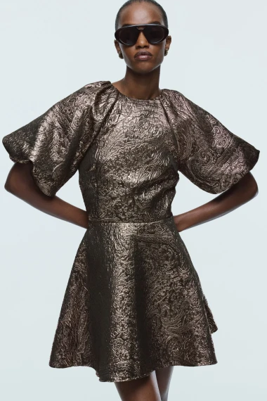 Svečane haljine za nadolazeće blagdane: Luksuz, sjaj i bezvremenska elegancija