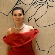 Dama u crvenom: Nina Badrić osvojila Mostar besprijekornom elegancijom