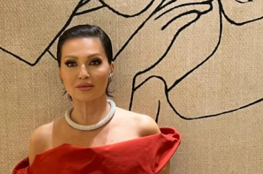 Dama u crvenom: Nina Badrić osvojila Mostar besprijekornom elegancijom