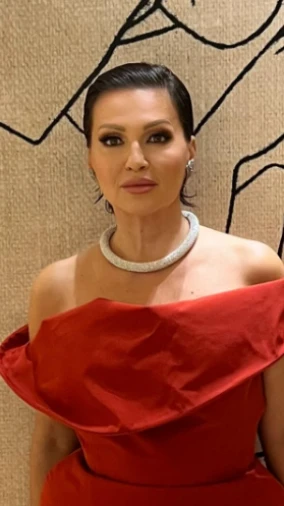 Dama u crvenom: Nina Badrić osvojila Mostar besprijekornom elegancijom