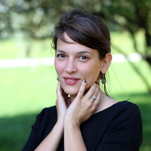 Sara Stanić Blažević otkriva: 'Da nisam glumica, bila bih jedna nemoguća šalteruša'