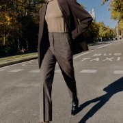 Zimska sezona u znaku kariranih hlača: Elegantan povratak modnog klasika