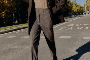 Zimska sezona u znaku kariranih hlača: Elegantan povratak modnog klasika
