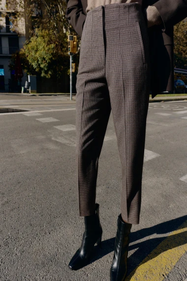 Zimska sezona u znaku kariranih hlača: Elegantan povratak modnog klasika