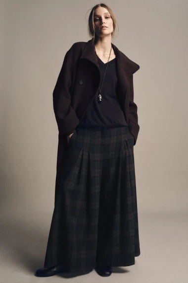 Zimska sezona u znaku kariranih hlača: Elegantan povratak modnog klasika