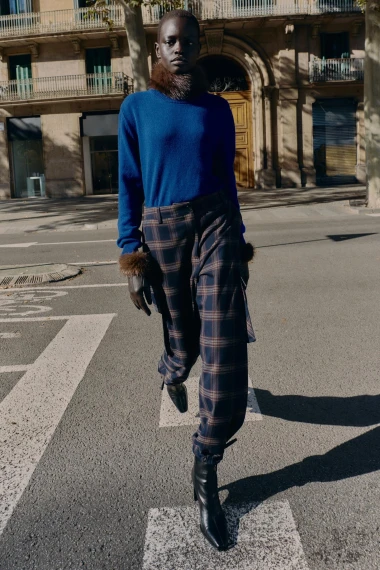 Zimska sezona u znaku kariranih hlača: Elegantan povratak modnog klasika