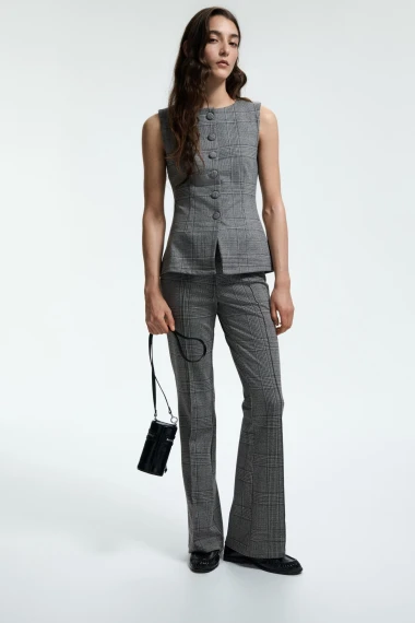 Zimska sezona u znaku kariranih hlača: Elegantan povratak modnog klasika