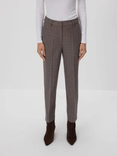 Zimska sezona u znaku kariranih hlača: Elegantan povratak modnog klasika