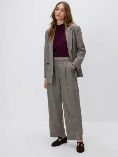 Zimska sezona u znaku kariranih hlača: Elegantan povratak modnog klasika