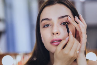 Jeste li čuli za puppy eyeliner? Nježan trend koji suptilno mijenja pogled