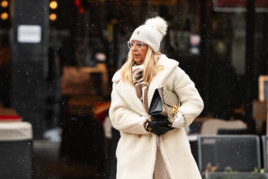 Zimska bajka na špici: Dama u bijelom pokazala kako spojiti meku eleganciju i nordijski šarm