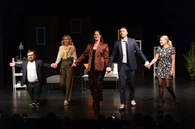 Nexstage teatar započeo svoju priču – Predstava “Ljudina” oduševila premijerom u Knapu