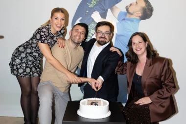 Nexstage teatar započeo svoju priču – Predstava “Ljudina” oduševila premijerom u Knapu