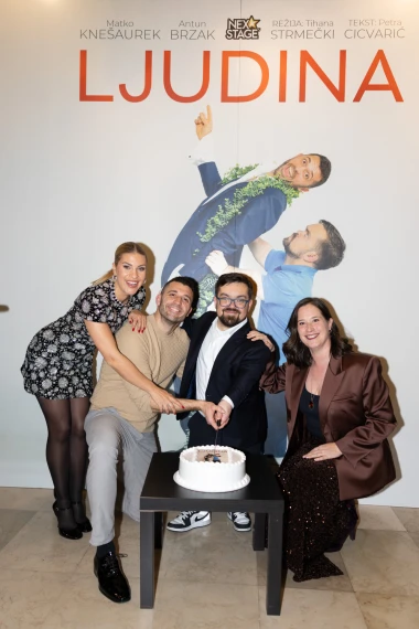 Nexstage teatar započeo svoju priču – Predstava “Ljudina” oduševila premijerom u Knapu