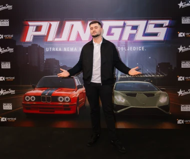 Adrenalin, miris oktana i energija nabrijanog automobilskog podzemlja – sinoć je sve to stiglo u cinestar na premijeru filma Pun gas!
