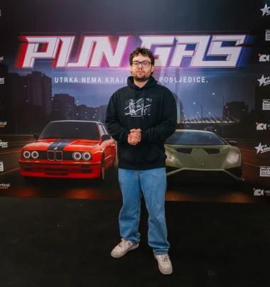 Adrenalin, miris oktana i energija nabrijanog automobilskog podzemlja – sinoć je sve to stiglo u cinestar na premijeru filma Pun gas!