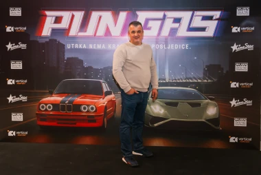 Adrenalin, miris oktana i energija nabrijanog automobilskog podzemlja – sinoć je sve to stiglo u cinestar na premijeru filma Pun gas!