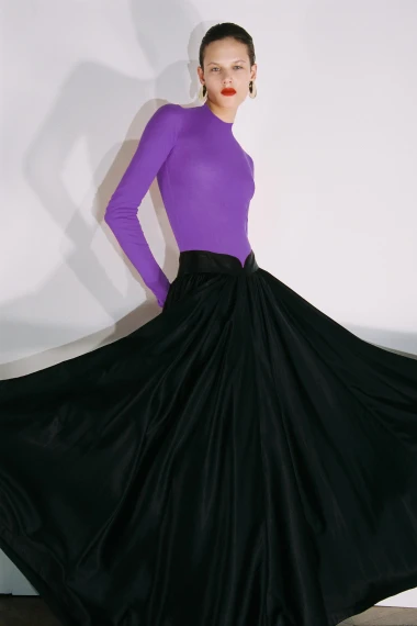 Suknje iz Zare potpuno su zaludjele društvene mreže: Od šljokica do kraljevske elegancije