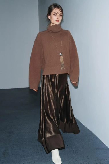 Suknje iz Zare potpuno su zaludjele društvene mreže: Od šljokica do kraljevske elegancije