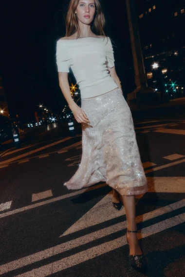 Suknje iz Zare potpuno su zaludjele društvene mreže: Od šljokica do kraljevske elegancije