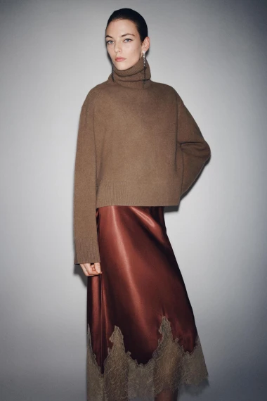 Suknje iz Zare potpuno su zaludjele društvene mreže: Od šljokica do kraljevske elegancije