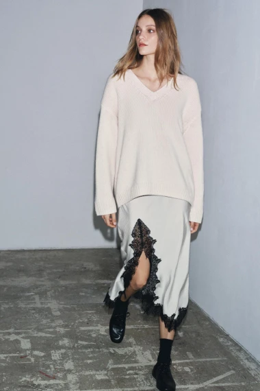 Suknje iz Zare potpuno su zaludjele društvene mreže: Od šljokica do kraljevske elegancije