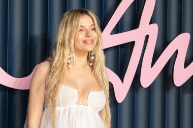 Sienna Miller na crvenom tepihu: U prozirnoj Givenchy haljini otkrila treću trudnoću