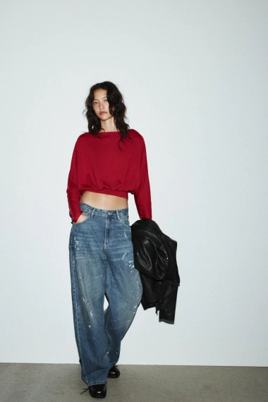 Prosinac je odjeven u crveno: Ovih 15 komada vrijedi imati u ormaru