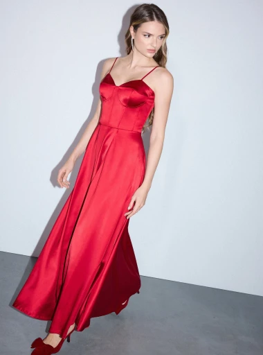 Prosinac je odjeven u crveno: Ovih 15 komada vrijedi imati u ormaru