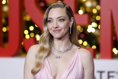 Amanda Seyfried kao ružičasti cvijet: Glumica zablistala u eteričnoj haljini
